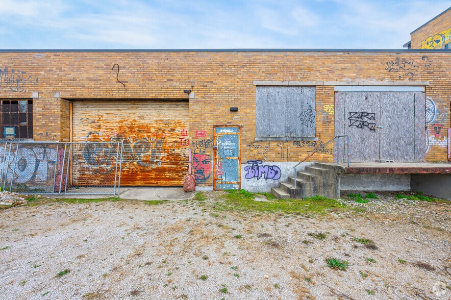 More Photos Of 229 W 1st St, Bloomington Restaurant For Lease