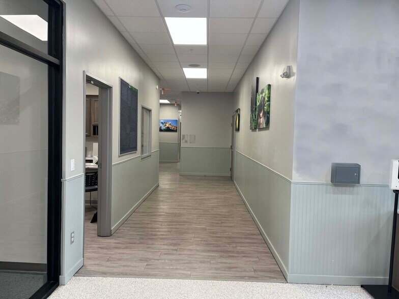 More Photos Of 1606 NW Irvinedale Dr, Ankeny General Retail For Sale