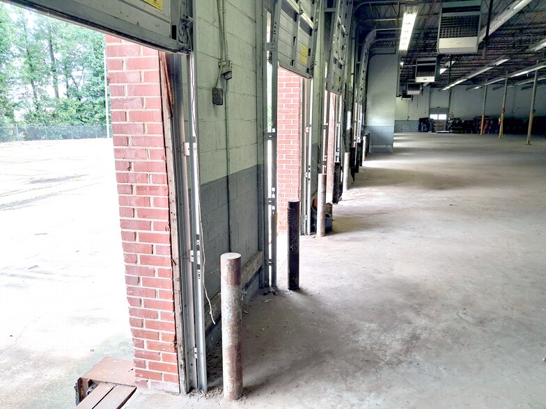 More Photos Of 1651 Kerr Dr, Jackson Unknown For Lease