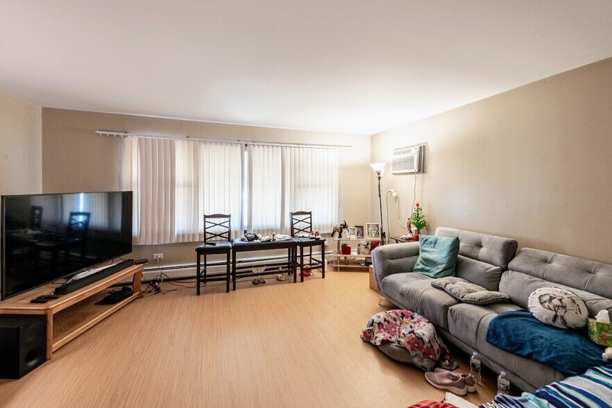 More Photos Of 1617 N 35th Ave, Melrose Park Apartments For Sale