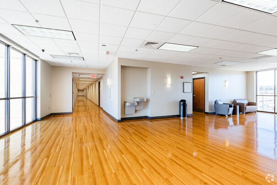 More Photos Of 100 Market Place Blvd, Cartersville Unknown For Lease