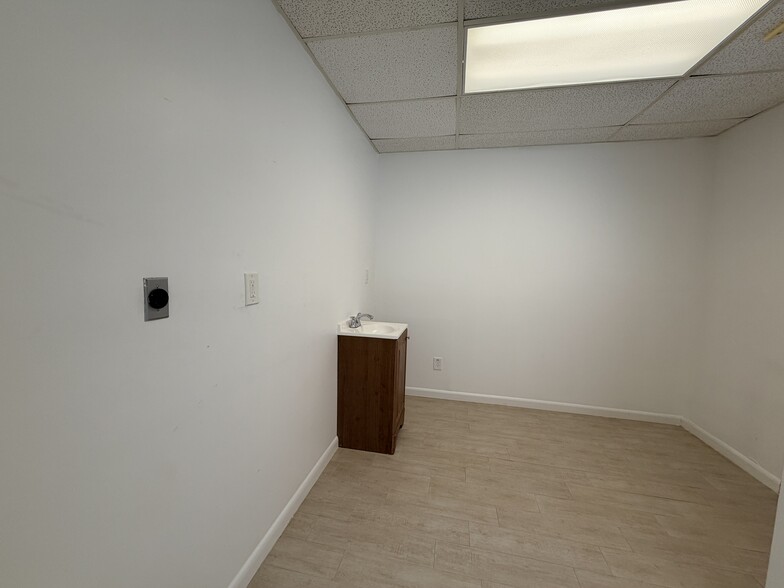 More Photos Of 6725 Cedarridge Dr, Zephyrhills Medical For Lease