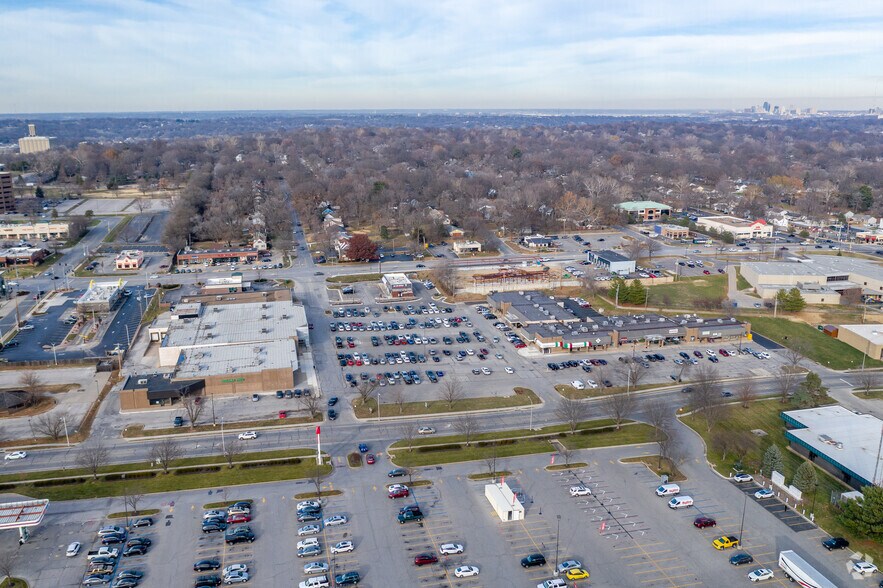 More Photos Of 6500-6620 Martway St, Mission Unknown For Lease