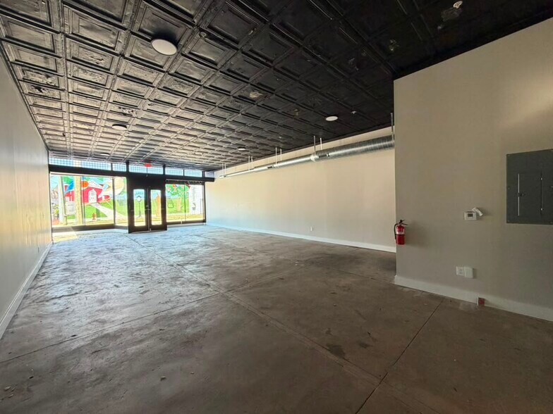 More Photos Of 101-103 E Franklin St, Warrenton Research And Development For Lease