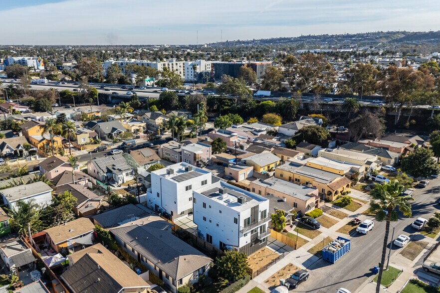 More Photos Of 2404 S Cochran Ave, Los Angeles Apartments For Sale