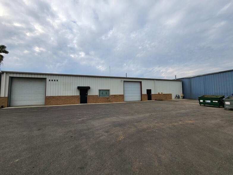 Primary Photo Of 2855 N Sunnyside Ave, Fresno Warehouse For Lease