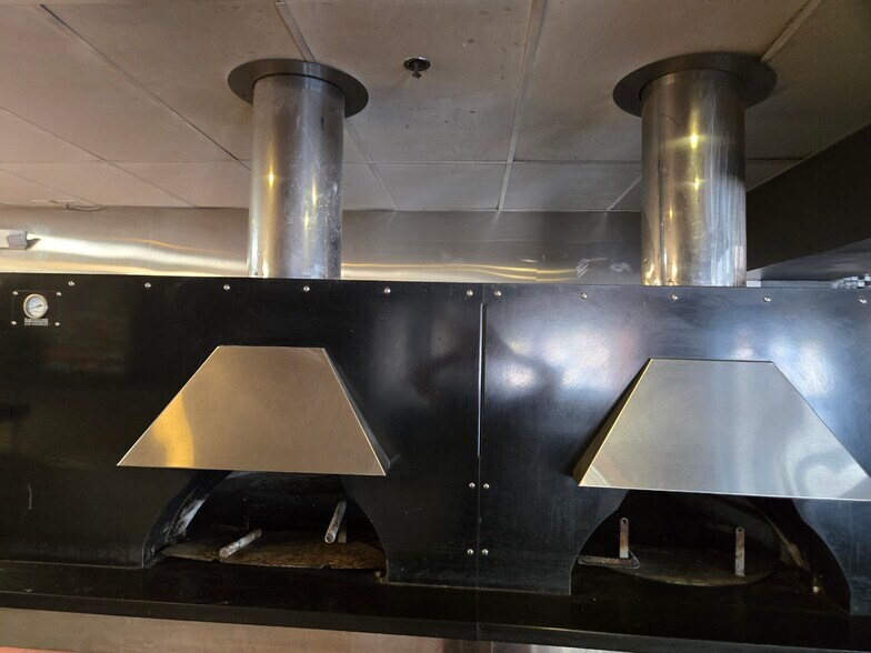 More Photos Of 4 E University Dr, Tempe Restaurant For Lease