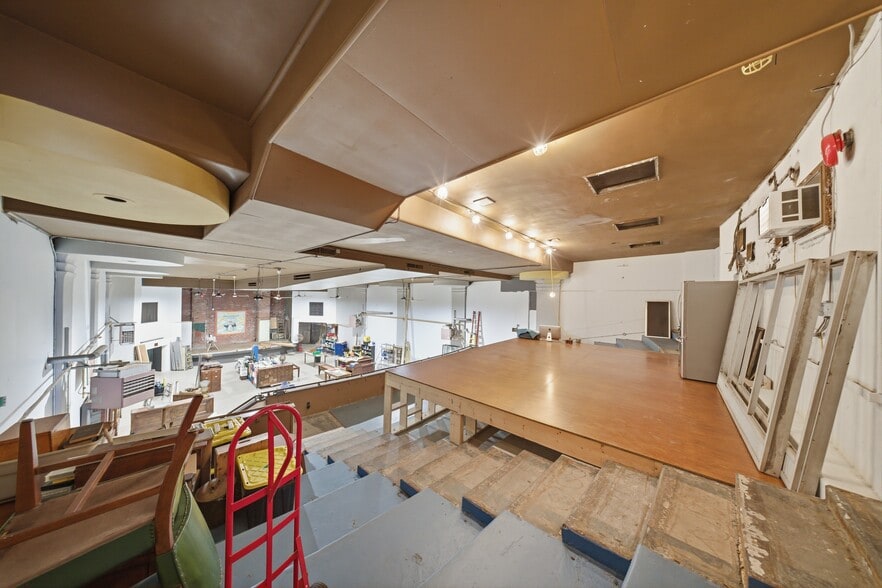 More Photos Of 195 Ottawa St N, Hamilton Storefront For Sale