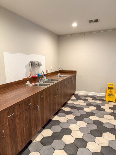 More Photos Of 1472-1488 S Lapeer Rd, Orion Township Freestanding For Lease