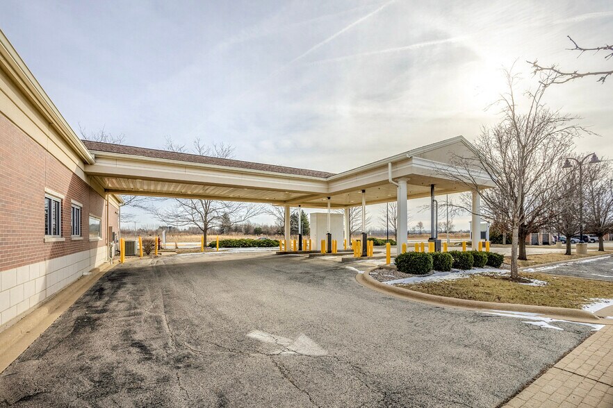 More Photos Of 430 E Mississippi Ave, Elwood Bank For Sale