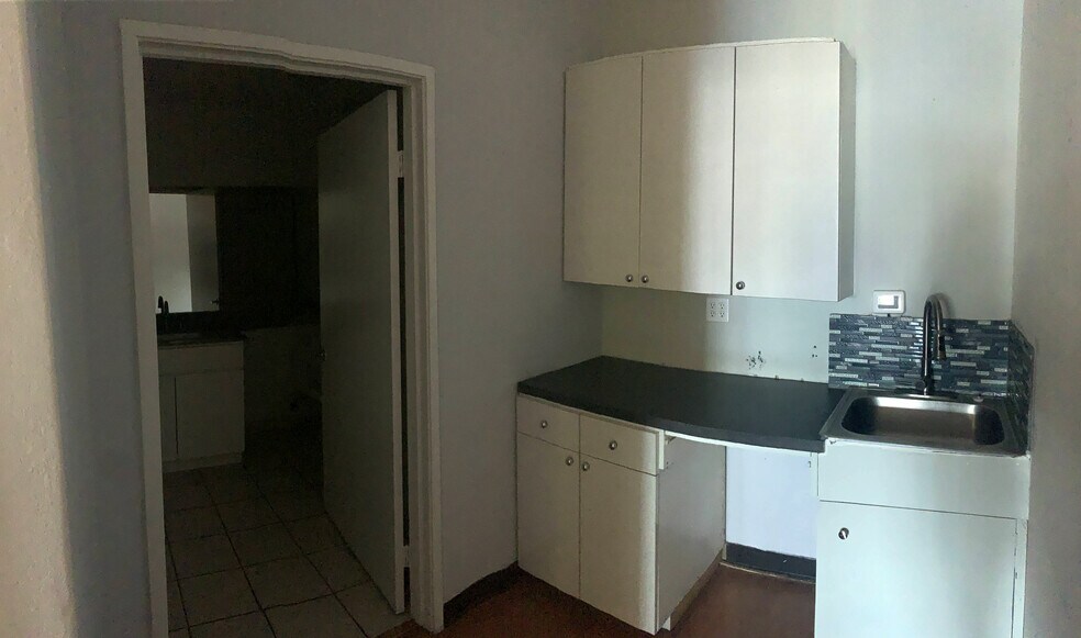 More Photos Of 12215 Ventura Blvd, Studio City Unknown For Lease