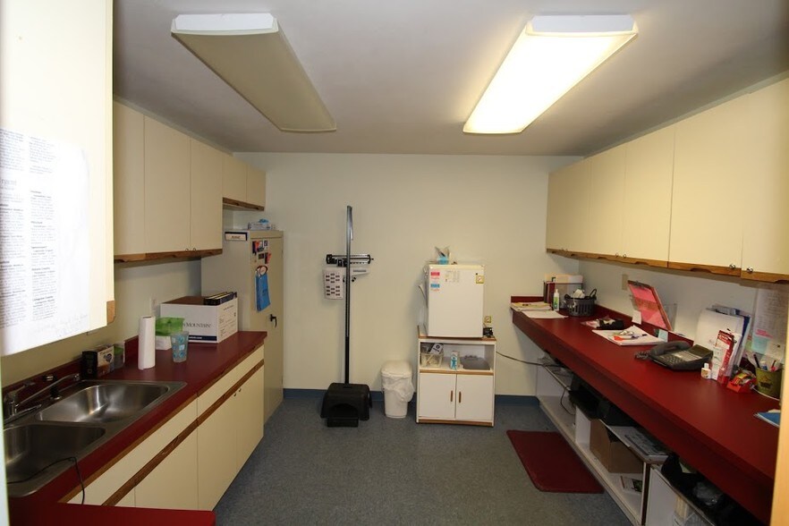More Photos Of 2211 Lyell Ave, Rochester Medical For Lease