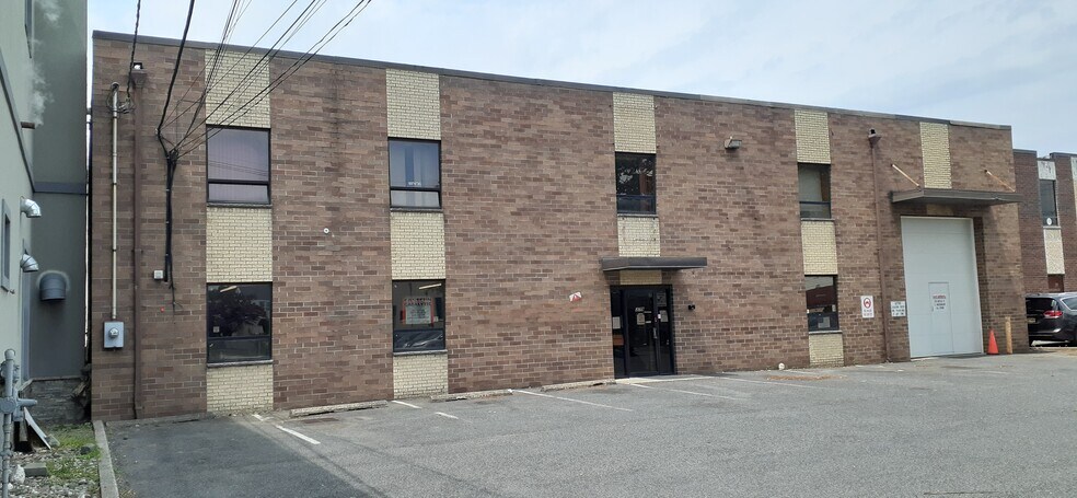 More Photos Of 279 Huyler St, South Hackensack Warehouse For Lease
