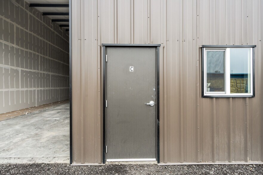 More Photos Of 954 Ort Ln, Merlin Industrial For Lease