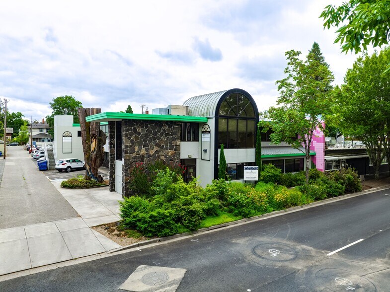 Primary Photo Of 1255 Pearl St, Eugene Medical For Sale