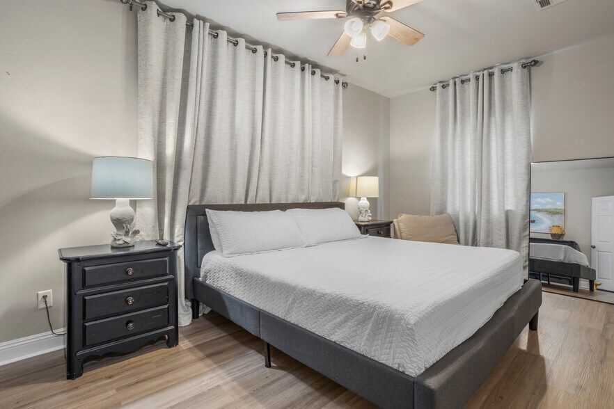 More Photos Of 1705 Government St, Ocean Springs Office For Sale