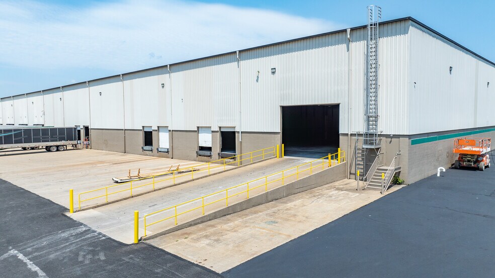 More Photos Of 300 Lasley Ave, Wilkes-Barre Distribution For Lease