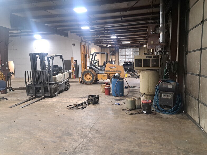 More Photos Of 4602 N US Highway 63, West Plains Flex For Sale