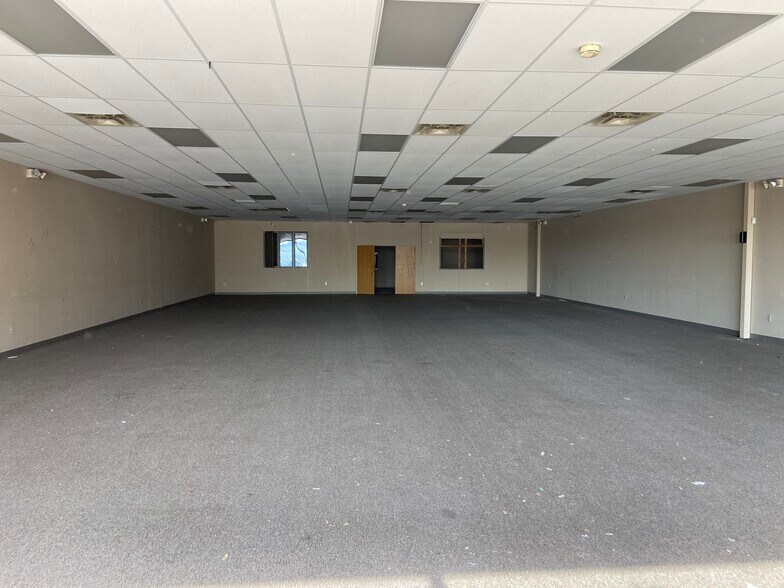 More Photos Of 122 W George E Phelps Blvd, Carthage General Retail For Lease