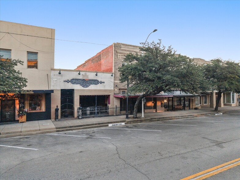 More Photos Of 107 S Beaton St, Corsicana Storefront For Sale