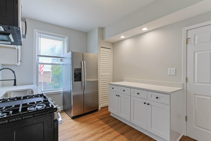 More Photos Of 6046 W Giddings, Chicago Apartments For Sale