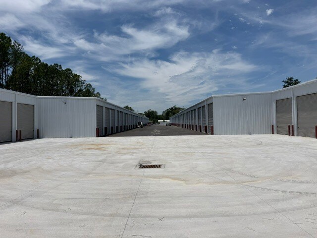 More Photos Of 11691 Industry Dr, Jacksonville Self Storage For Lease