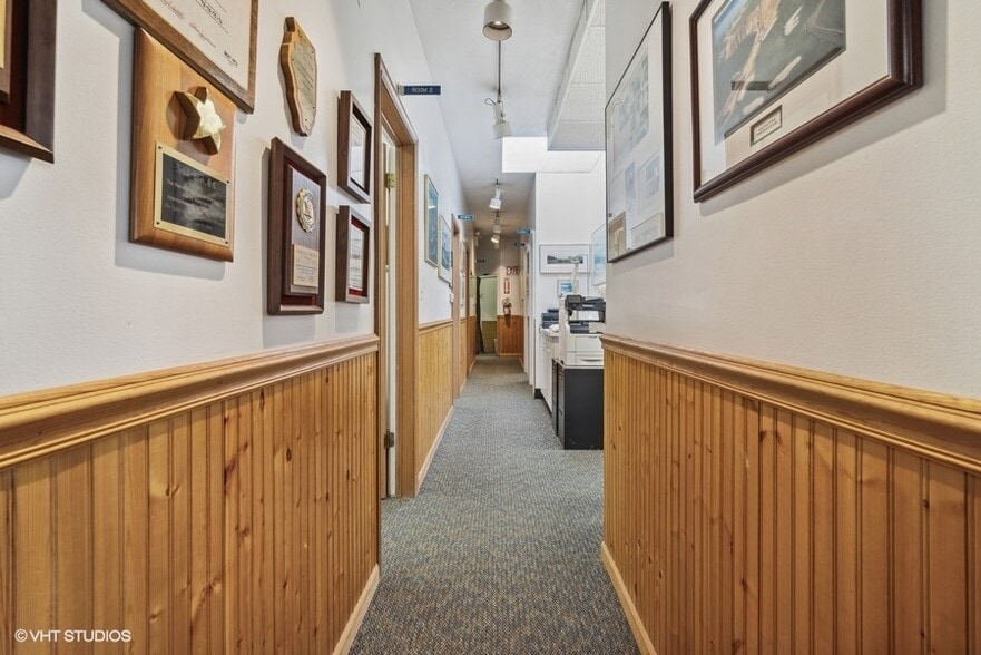 More Photos Of 2028-2104 Oakton St, Park Ridge Medical For Lease