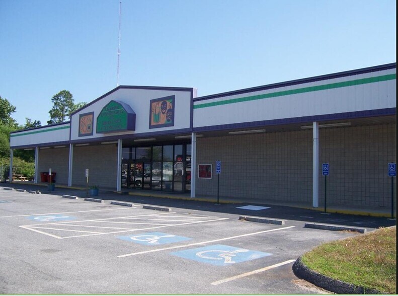 Primary Photo Of 1718 Northside Dr E, Statesboro Schools For Lease
