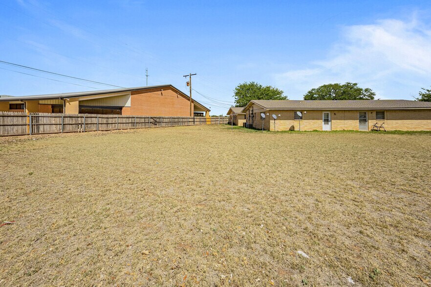 More Photos Of 501-524 Plaza Dr, Slaton Apartments For Sale