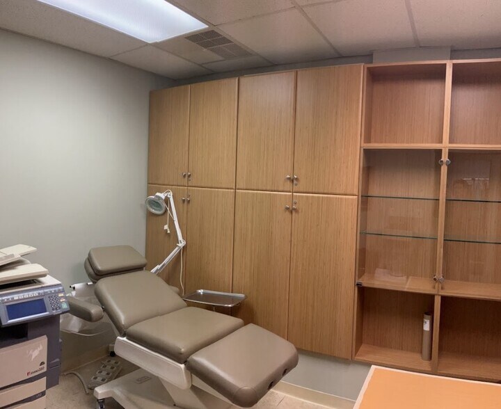 More Photos Of 561 Cranbury Rd, East Brunswick Medical For Sale