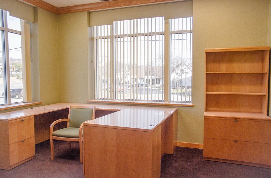 More Photos Of 2019 Dean St, St Charles Medical For Lease