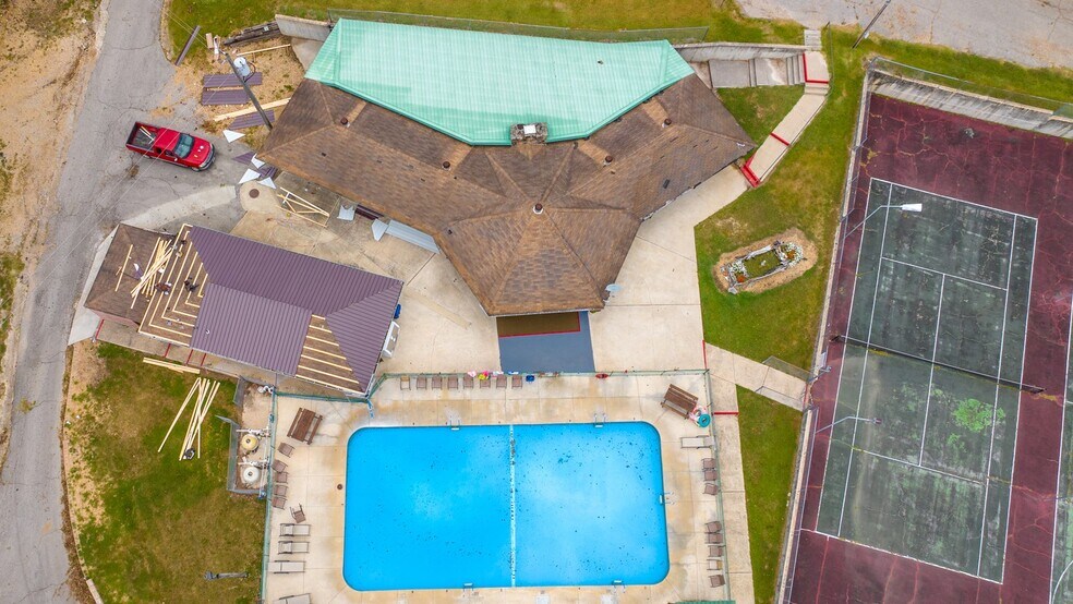 More Photos Of 509 LB Cook Memorial Dr, Theodosia Hotel For Sale