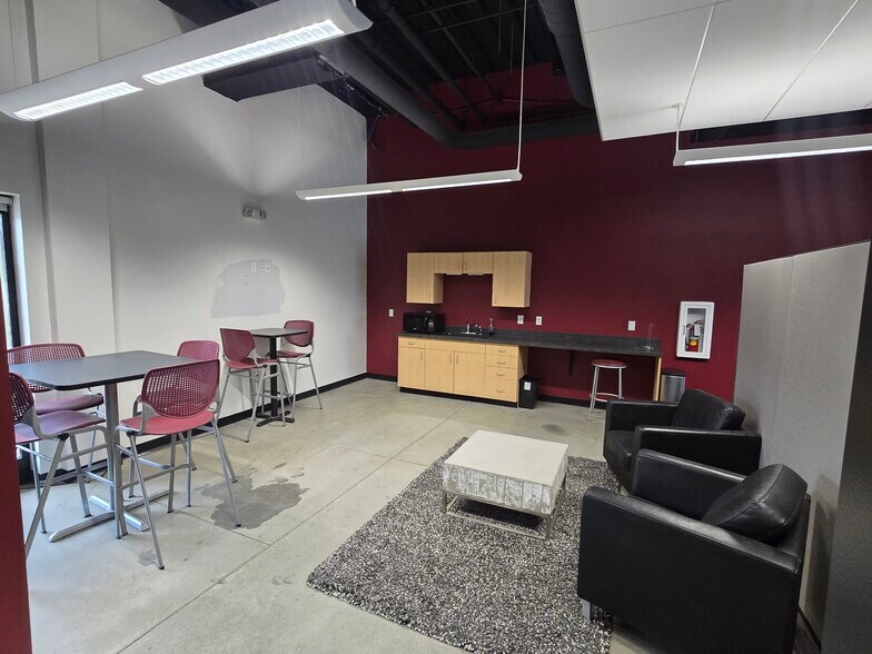 More Photos Of 505 Market St, West Des Moines Office For Sale