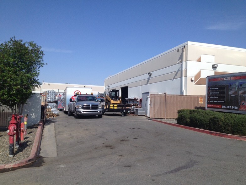 More Photos Of 18345 Pasadena St, Lake Elsinore Manufacturing For Lease