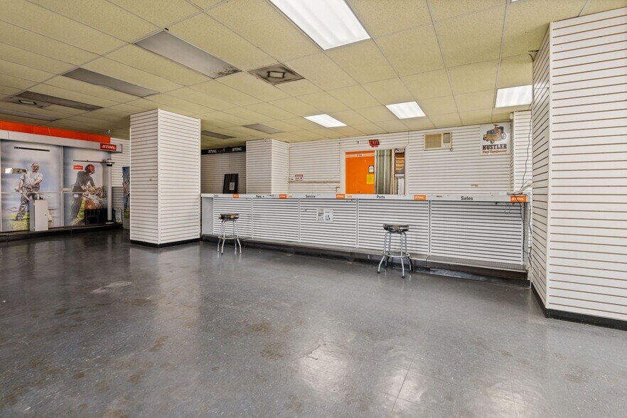 More Photos Of 476 N Main St, Clinton General Retail For Sale