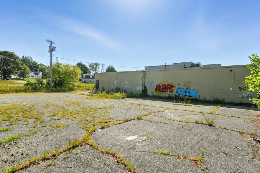 More Photos Of 250 Central St, Winchendon Drugstore For Lease