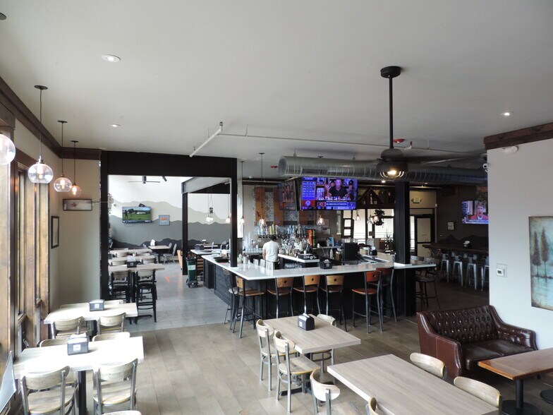 More Photos Of 409 E Main St, Frisco Storefront For Lease