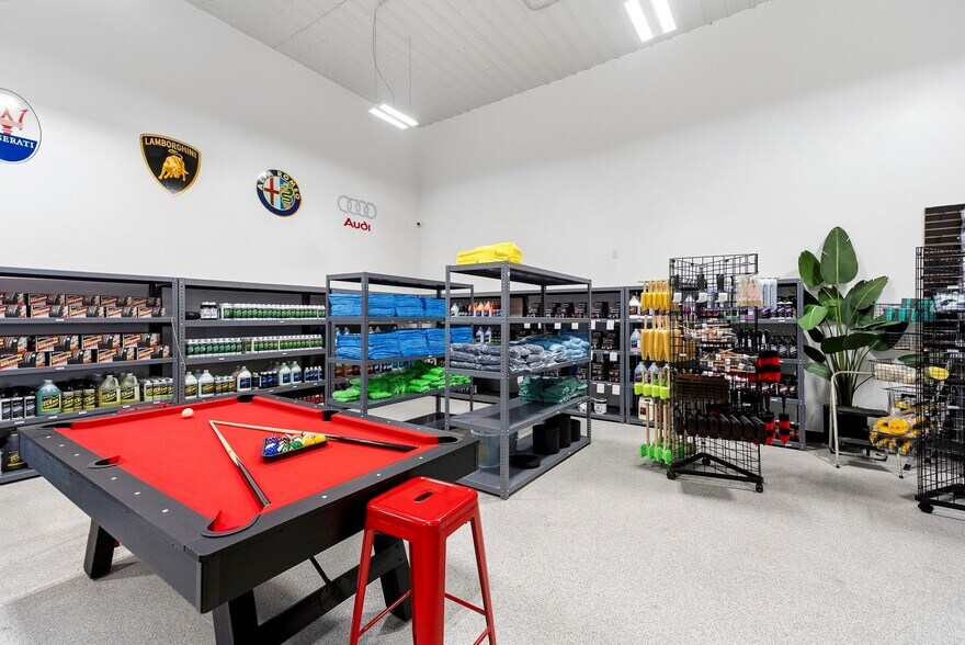 More Photos Of 12445 Collier Blvd, Naples Showroom For Sale