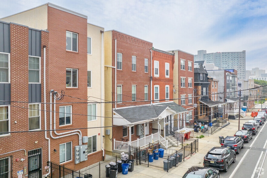 Primary Photo Of 327 N 40th St, Philadelphia Apartments For Sale