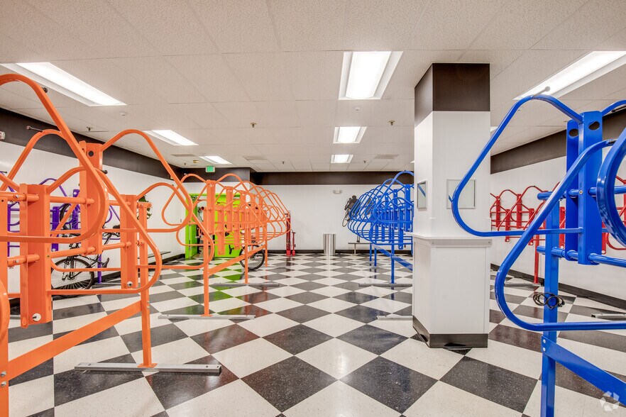 More Photos Of 100 S Charles St, Baltimore Office For Sale