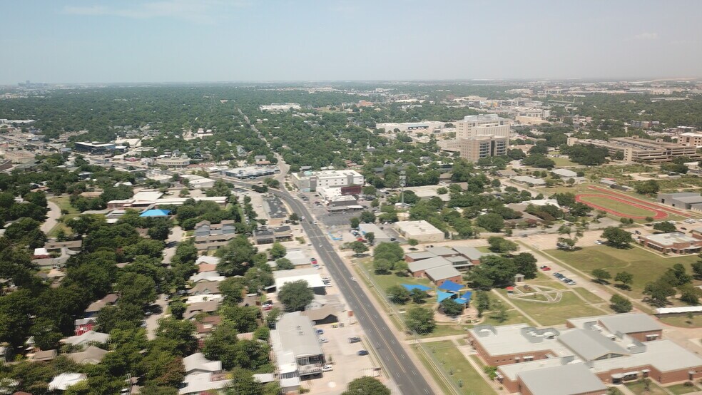 More Photos Of 4612 Burnet Rd, Austin Freestanding For Sale