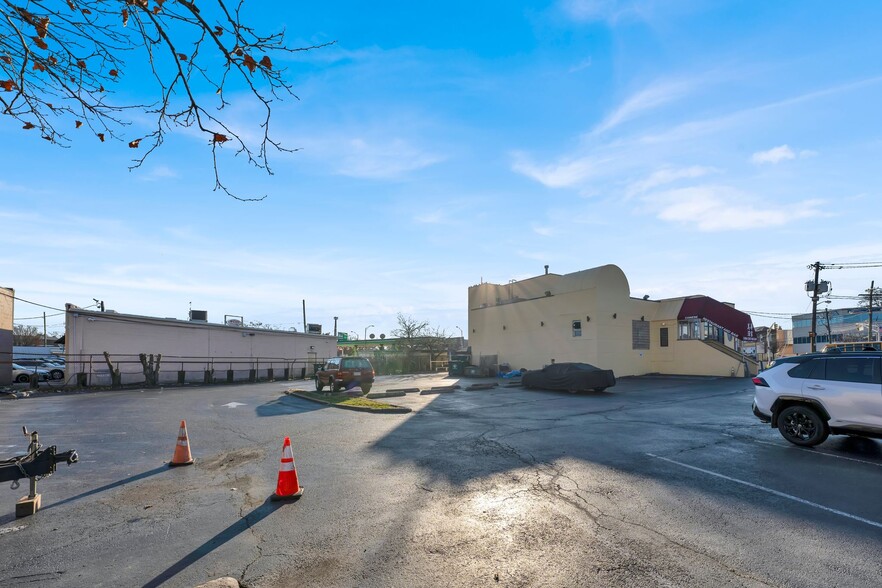 More Photos Of 1322 Paterson Plank Rd, Secaucus General Retail For Sale