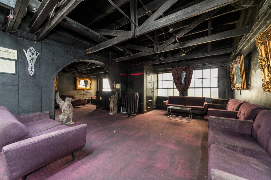 More Photos Of 6646 Hollywood Blvd, Hollywood Storefront Retail Office For Sale