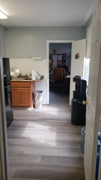 More Photos Of 10301 Richmond Hwy, Lorton General Retail For Sale