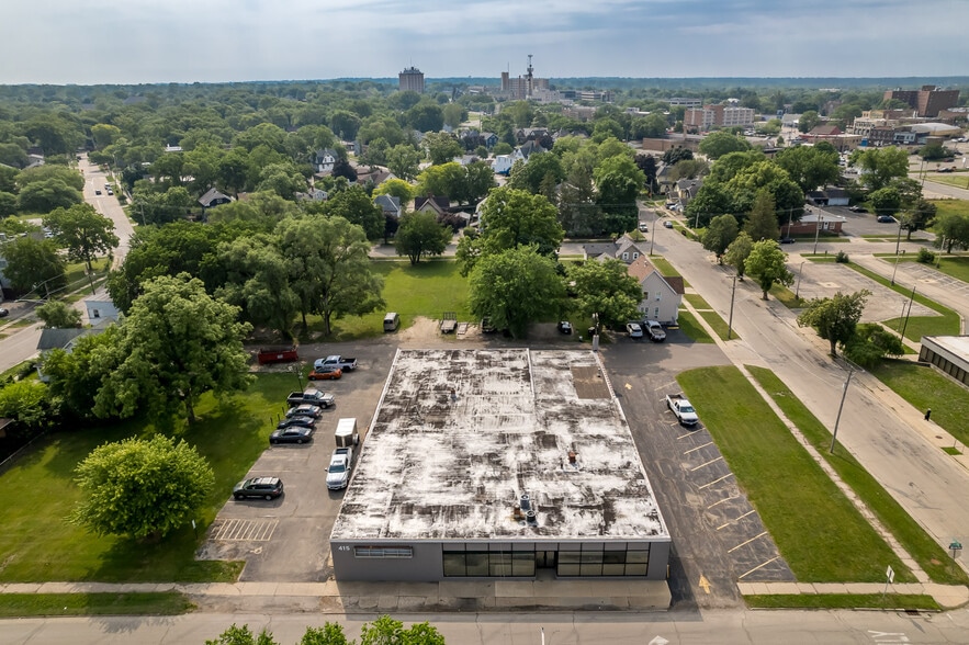 More Photos Of 415 N 3rd St, Rockford Light Distribution For Lease