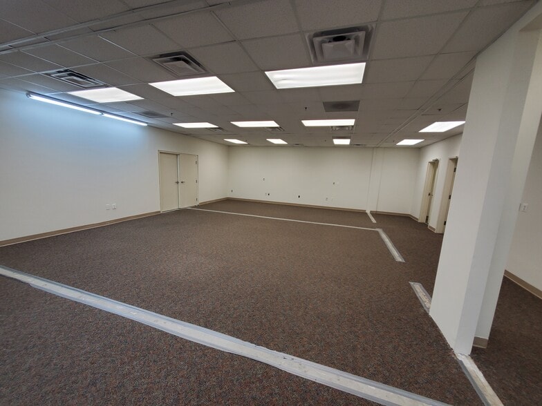 More Photos Of 3619 Richmond Hwy, Stafford Light Distribution For Sale