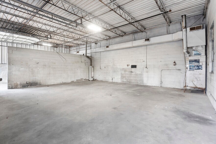More Photos Of 1511 W Broadway St, Ardmore Auto Dealership For Sale