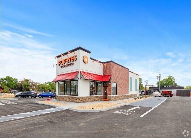 Primary Photo Of 130 SW 3rd St, Williston Fast Food For Lease