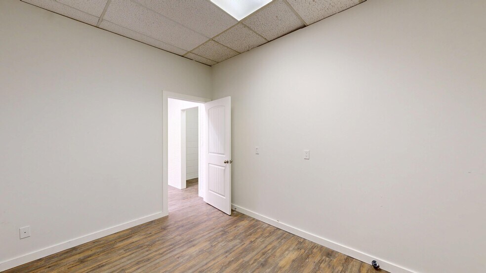 More Photos Of 4810 50 st, Stettler Flex For Lease