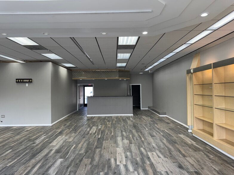 More Photos Of 2020 N Telegraph Rd, Dearborn Storefront For Lease